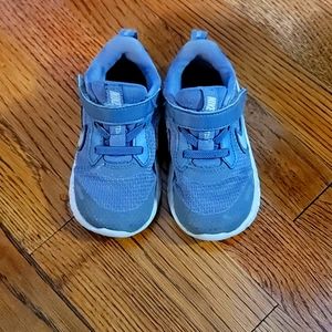 Boys/Toddler Nike Grey Sneakers -7C